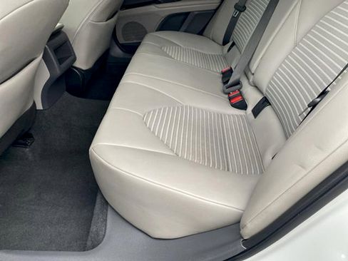 Used 2023 Toyota Camry SE image 19