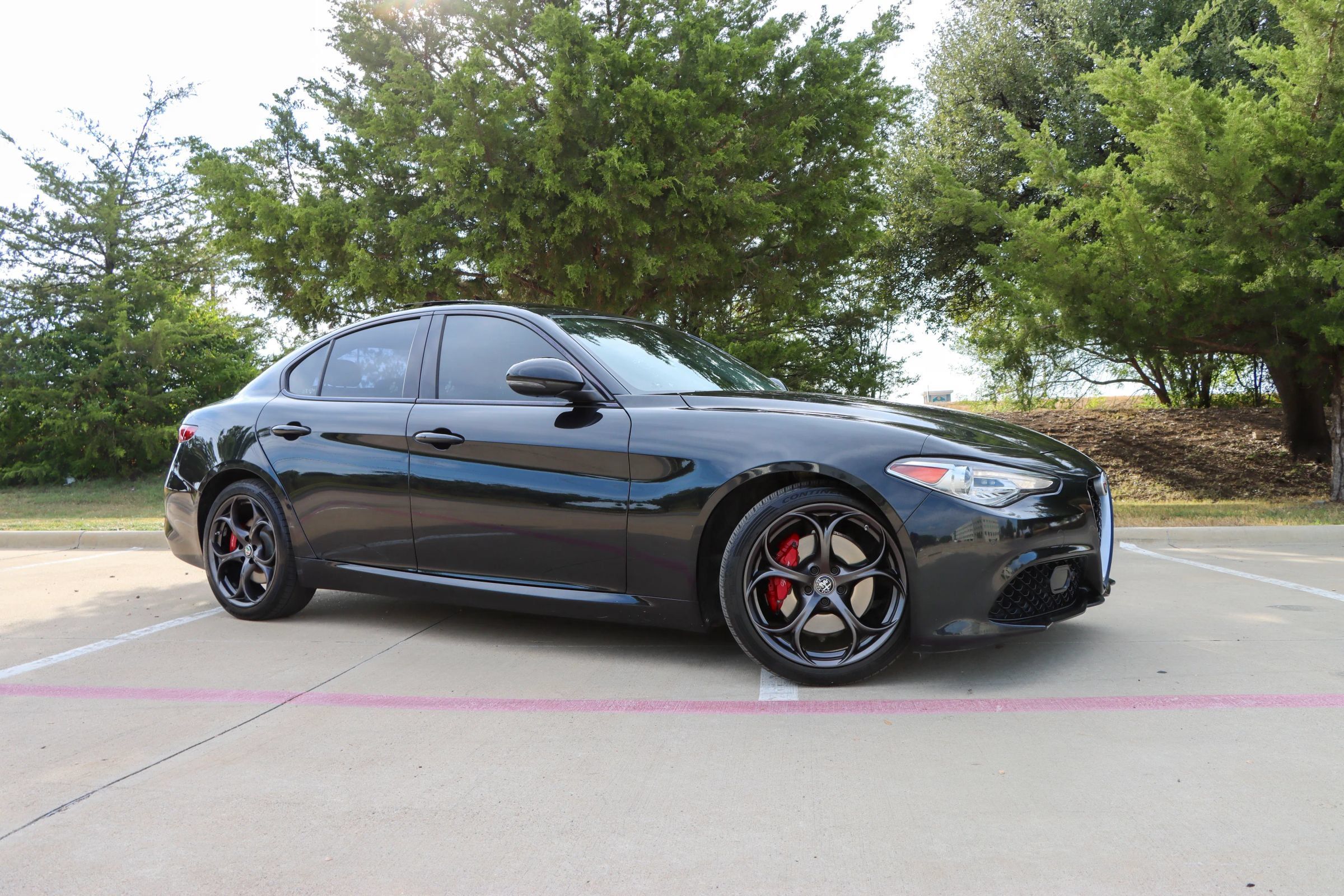 Used 2018 Alfa Romeo Giulia Ti Sport w/ Quick Order Package 22S Sport AWD/4WD image 1