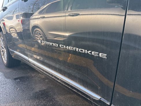 Used 2023 Jeep Grand Cherokee Summit w/ Adv Protech Group IV image 10