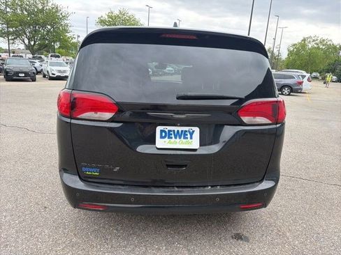 Used 2019 Chrysler Pacifica Touring-L Plus w/ Advanced Safetytec Group FWD image 4