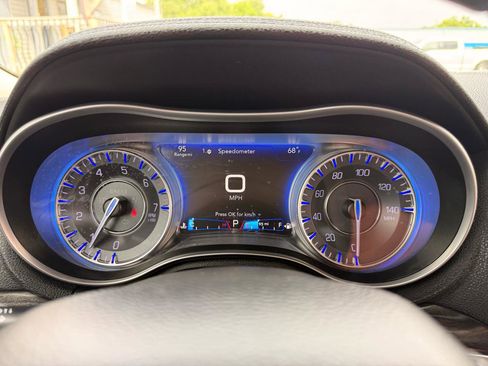 Used 2016 Chrysler 300 Limited RWD image 17