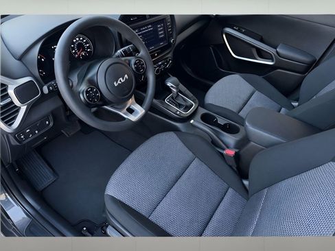 Used 2022 Kia Soul LX w/ Technology Package image 9