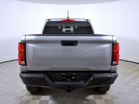 Used 2025 Chevrolet Colorado ZR2 w/ Technology Package AWD/4WD image 8