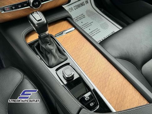 Used 2022 Volvo XC90 T6 Momentum w/ Climate Package image 28