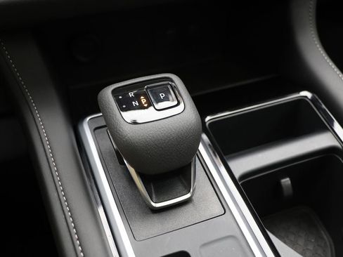 Used 2025 Nissan Pathfinder SV w/ SV Premium Package image 26