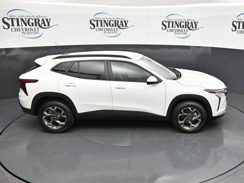 Certified 2024 Chevrolet Trax LT FWD image 25
