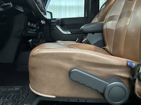 Used 2017 Jeep Wrangler Unlimited Sahara w/ Max Tow Package image 18