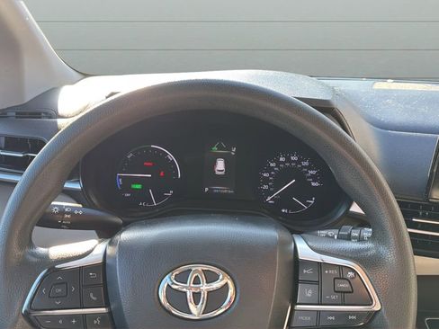 Used 2021 Toyota Sienna LE AWD/4WD image 12