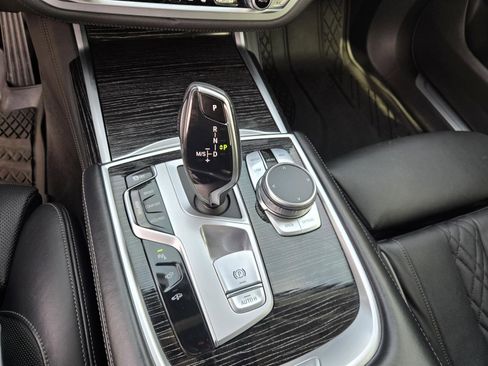 Used 2022 BMW 740i image 15