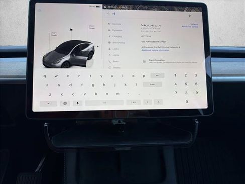 Used 2024 Tesla Model Y Long Range AWD/4WD image 18
