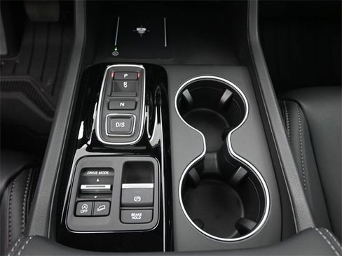 New 2025 Honda Pilot Touring image 4