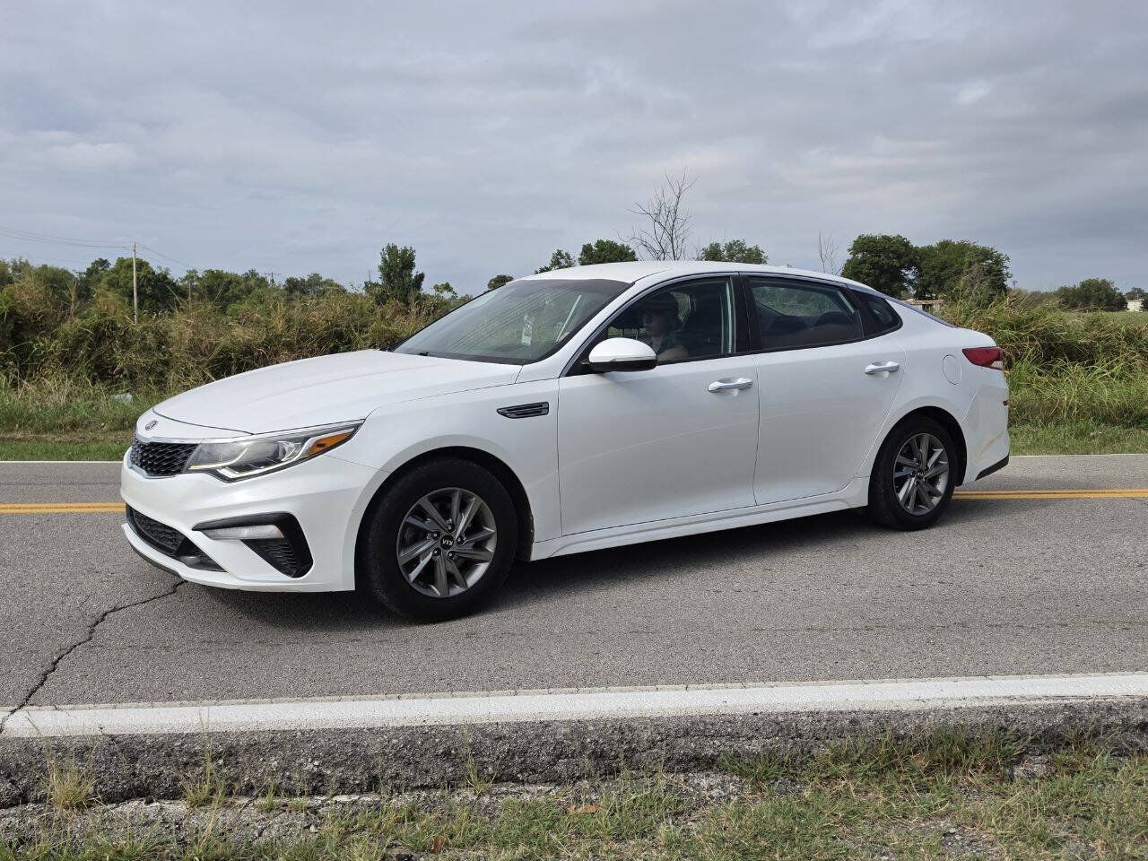 Used 2019 Kia Optima LX FWD image 2