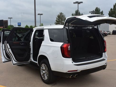 Used 2025 GMC Yukon Denali RWD image 18