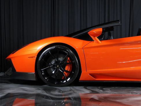 Used 2014 Lamborghini Aventador LP 700-4 image 5