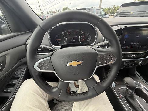 Used 2023 Chevrolet Traverse LT AWD/4WD image 32