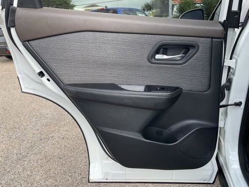 Certified 2021 Nissan Rogue SV image 17