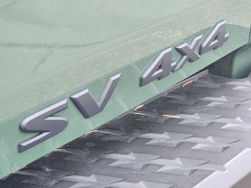 Used 2024 Nissan Titan SV w/ SV Bronze Edition Package image 12