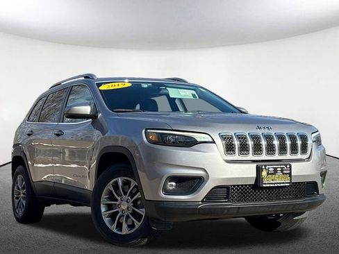 Used 2019 Jeep Cherokee Latitude Plus w/ Cold Weather Group image 2