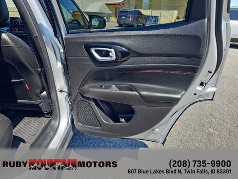Used 2025 Jeep Compass Trailhawk AWD/4WD image 28