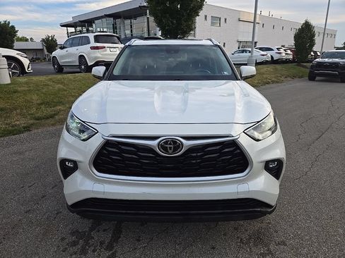 Used 2021 Toyota Highlander XLE AWD/4WD image 9