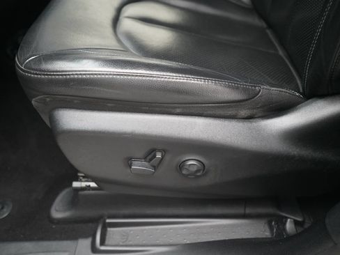 Used 2020 Chrysler Pacifica Touring-L Plus w/ S Appearance Package FWD image 31