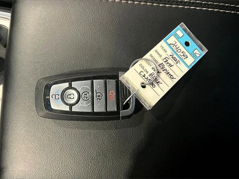 Used 2023 Ford Explorer XLT image 37