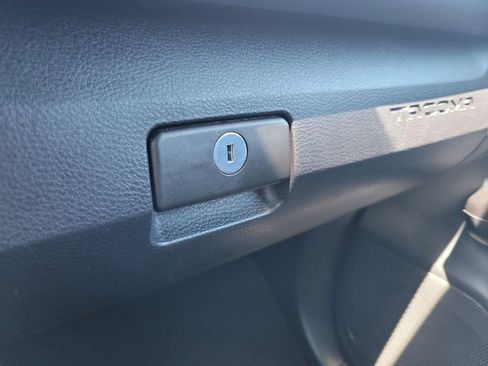 Used 2022 Toyota Tacoma TRD Sport w/ Technology Package image 37