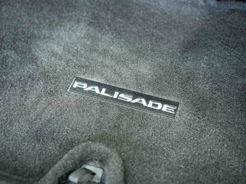 Used 2023 Hyundai Palisade SEL w/ Premium Package image 12