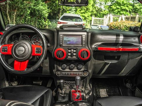 Used 2014 Jeep Wrangler Unlimited Rubicon AWD/4WD image 36