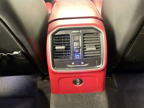 Used 2024 Porsche Macan image 23