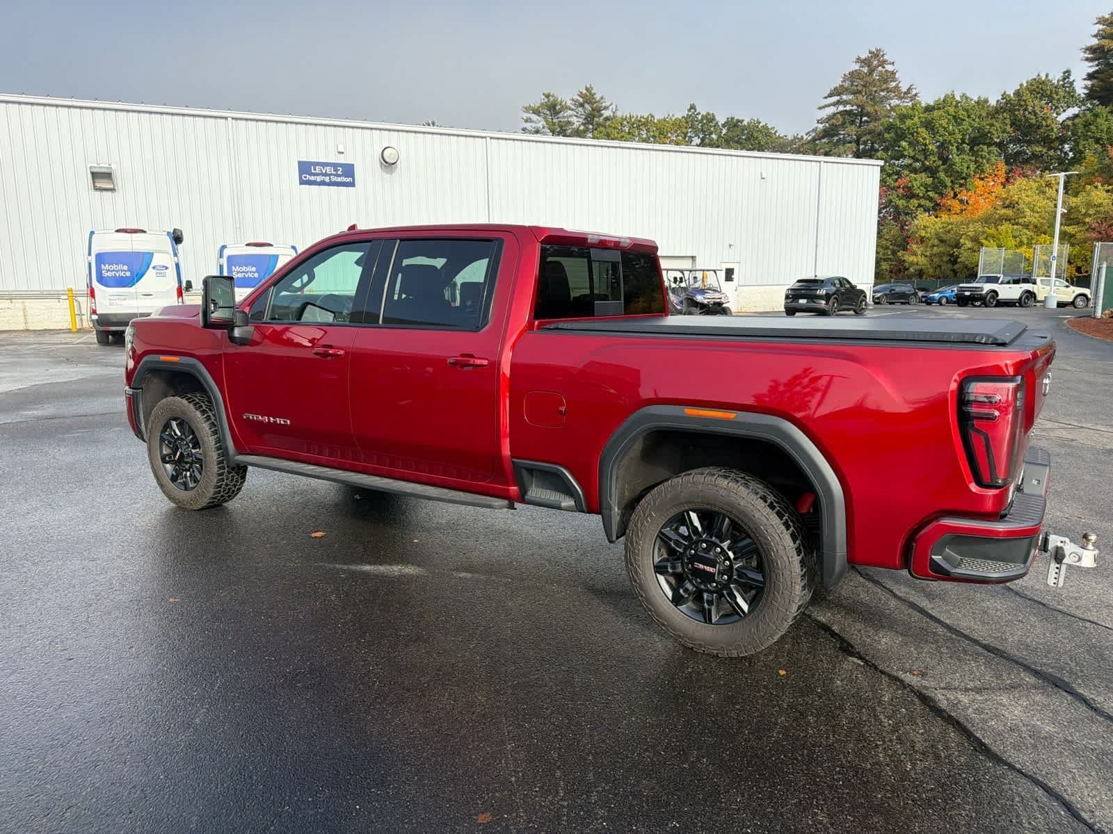 Used 2025 GMC Sierra 2500 AT4 w/ AT4 Premium Plus Package AWD/4WD image 9