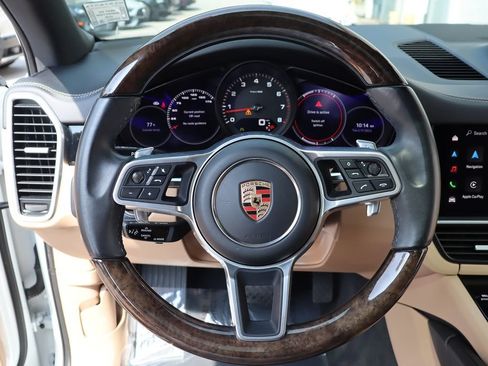 Used 2023 Porsche Cayenne AWD/4WD image 18