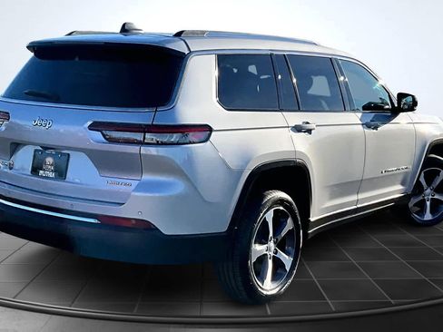 Used 2023 Jeep Grand Cherokee L Limited image 23