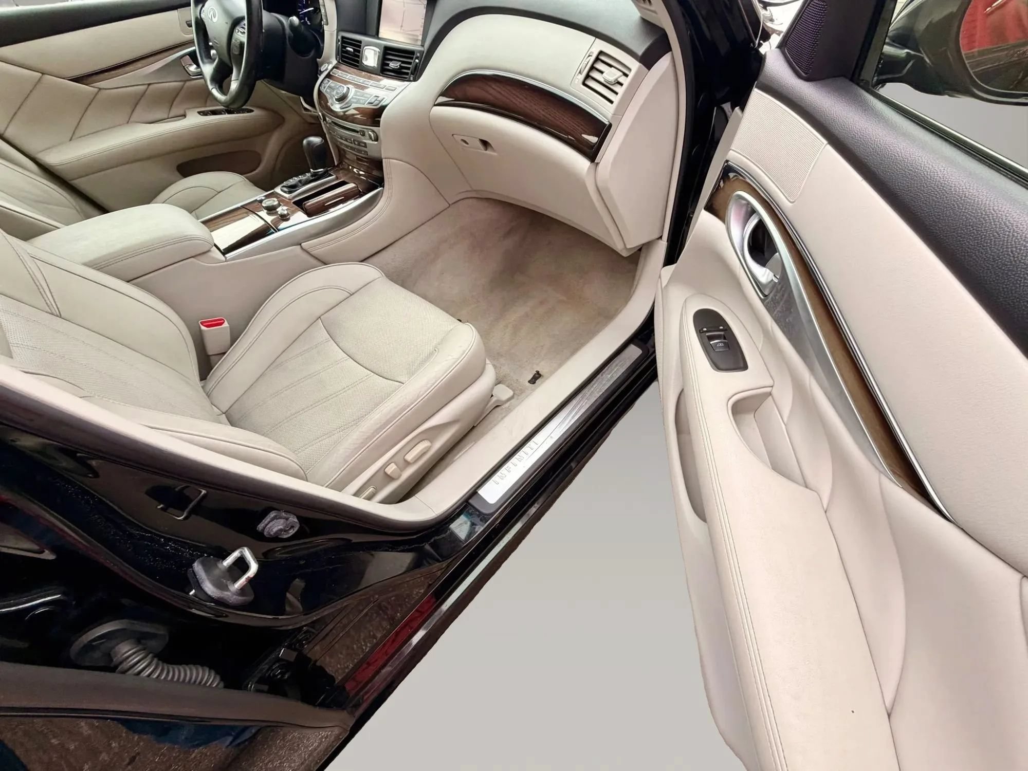 Used 2015 INFINITI Q70 3.7 w/ Deluxe Touring Package AWD/4WD image 8