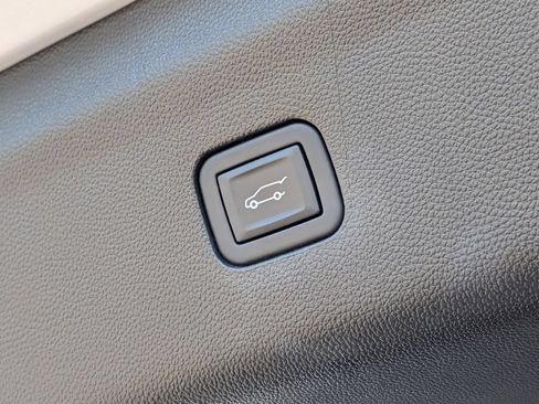 Used 2024 Buick Enclave Avenir w/ Avenir Technology Package AWD/4WD image 32