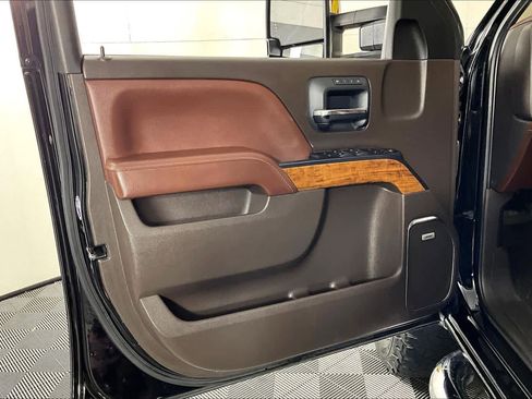 Used 2017 Chevrolet Silverado 2500 High Country w/ Duramax Plus Package image 19