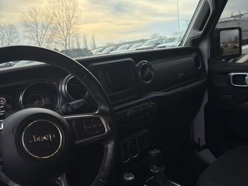 Used 2019 Jeep Wrangler Unlimited Sahara image 4