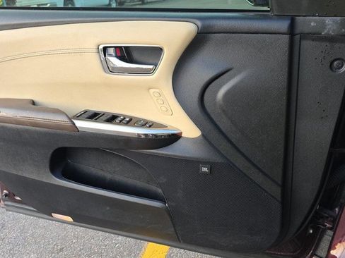 Used 2018 Toyota Avalon Limited w/ Carpet Mat Package FWD image 10