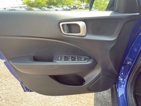 Used 2023 Hyundai Venue SEL w/ Cargo Package image 15