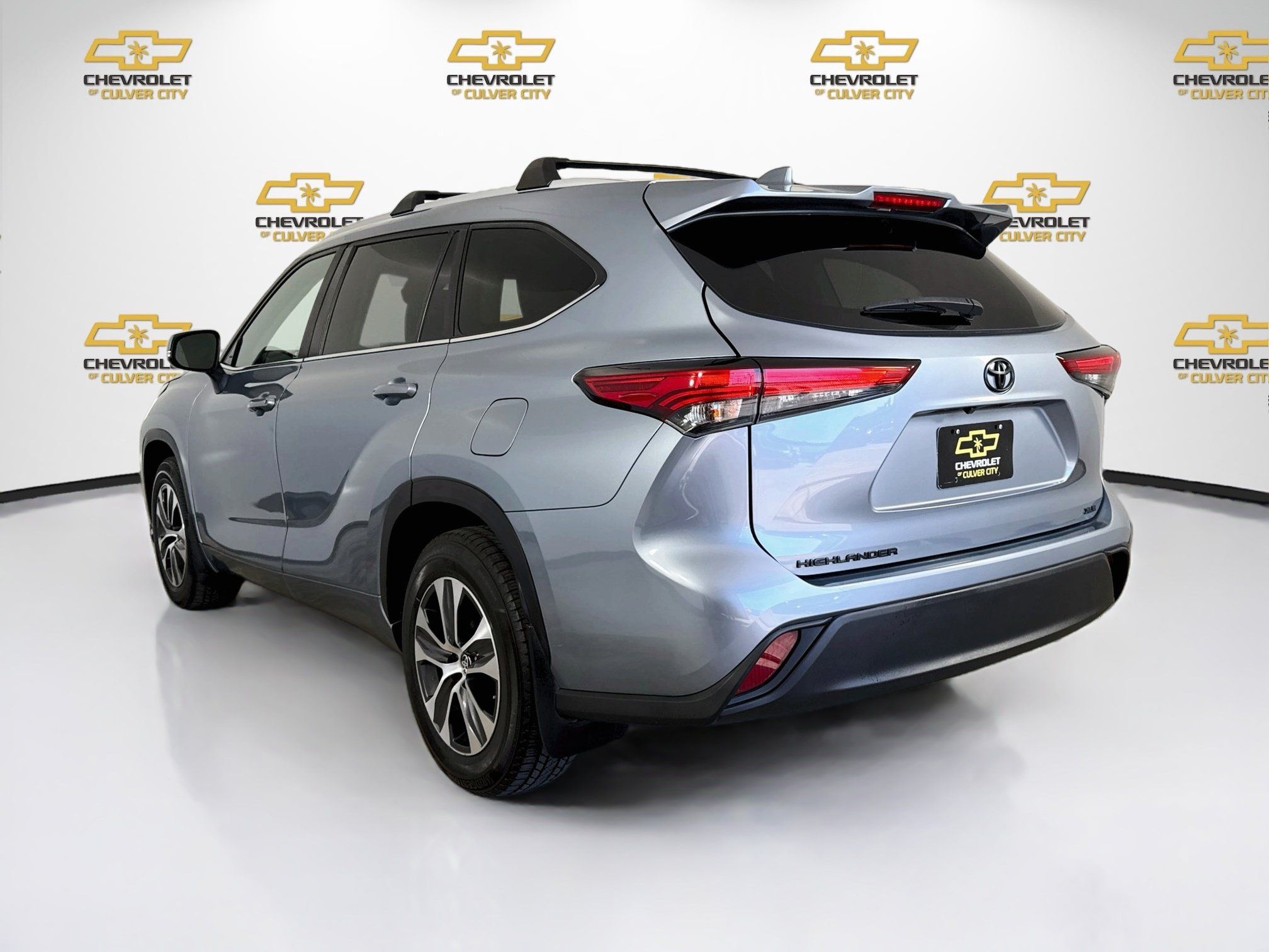 Used 2023 Toyota Highlander XLE FWD image 6
