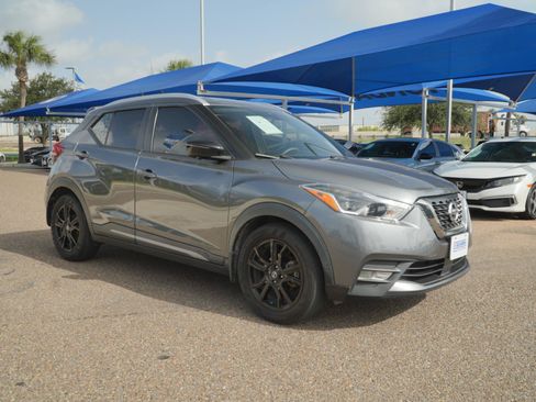 Used 2020 Nissan Kicks SR FWD image 3
