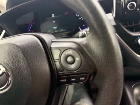 Used 2021 Toyota Corolla LE w/ Carpet Mat Package (TMS) image 40