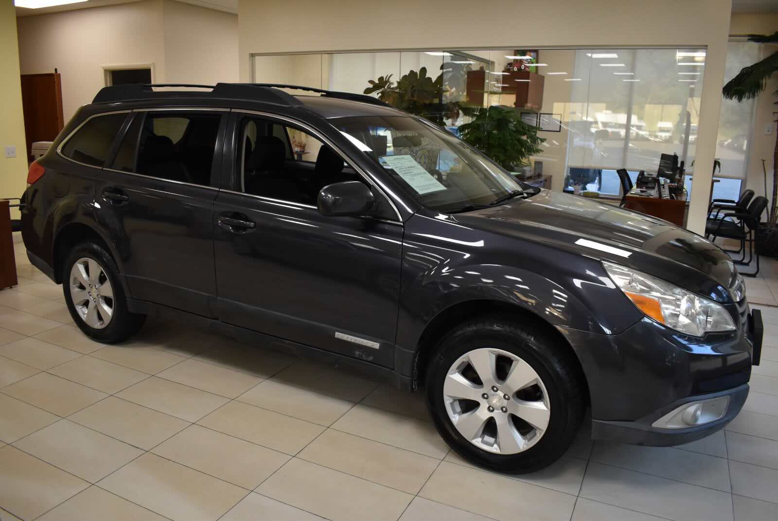 Used 2011 Subaru Outback 2.5i Premium w/ All-Weather Pkg AWD/4WD image 3