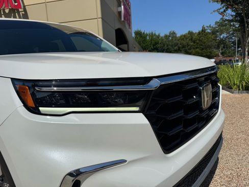 Used 2025 Honda Pilot Touring image 2
