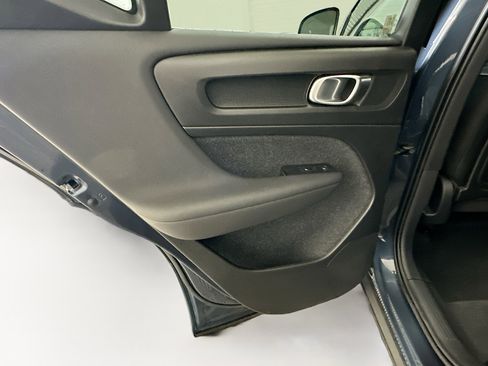 Used 2022 Volvo XC40 P8 Recharge Plus image 28