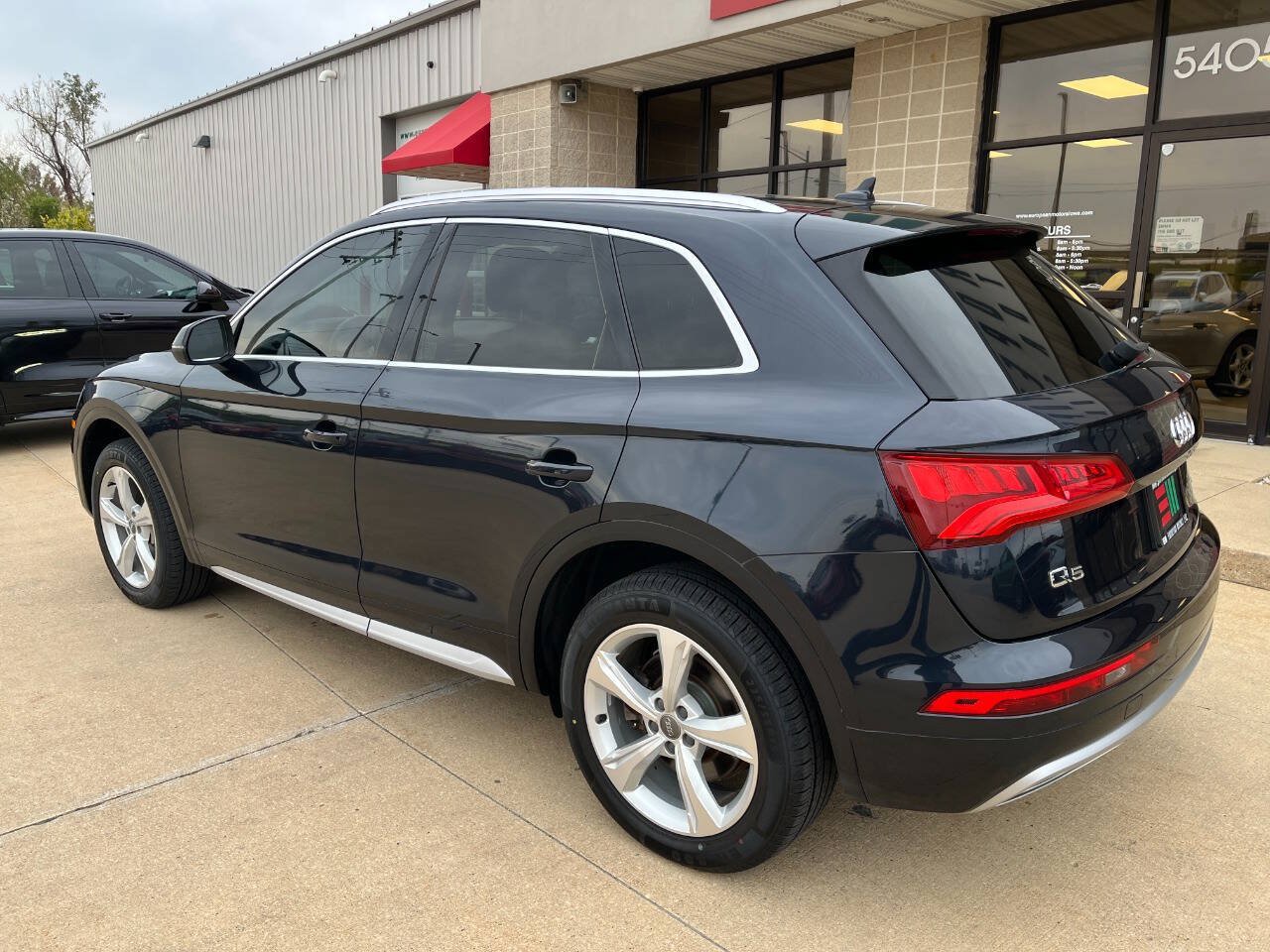 Used 2020 Audi Q5 2.0T Premium Plus w/ Premium Plus Package AWD/4WD image 3