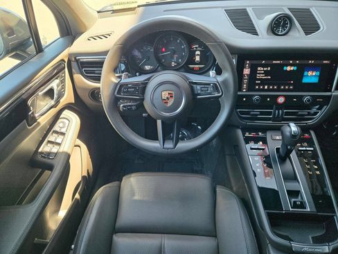 Certified 2025 Porsche Macan AWD/4WD image 14