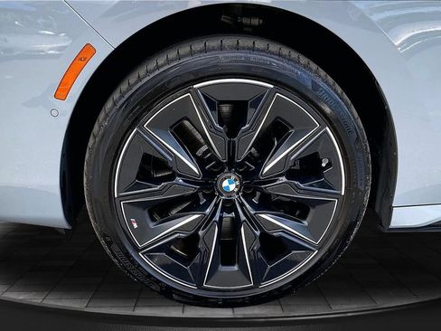 Used 2023 BMW 760i xDrive AWD/4WD image 35