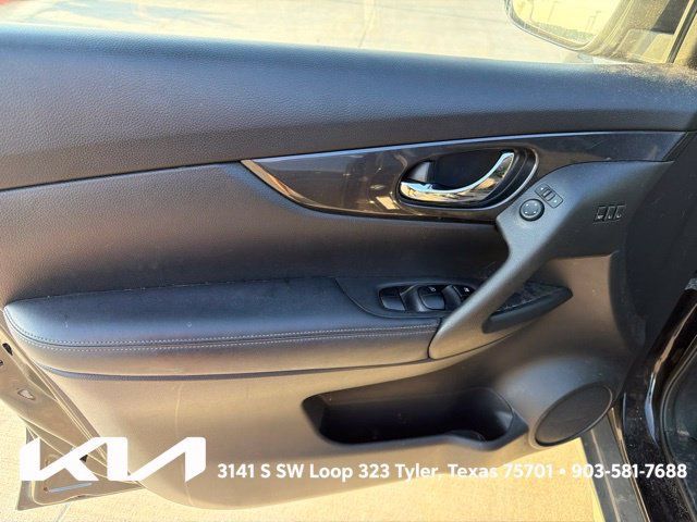 Used 2018 Nissan Rogue SV w/ Premium Package FWD image 15