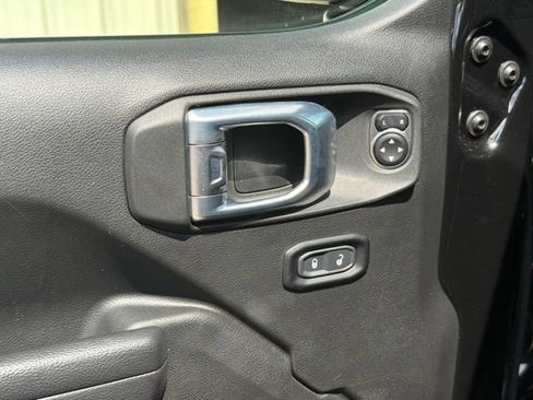 Used 2023 Jeep Gladiator Sport AWD/4WD image 18